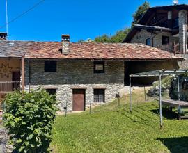 Fabbricato semindipendente con giardino a roisan -
