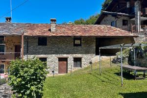 Fabbricato semindipendente con giardino a roisan -