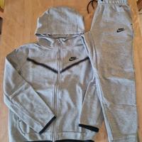 Tuta Nike Tech Fleece taglia M 10/12 anni (134-147