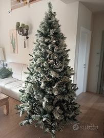 Albero di Natale innevato 