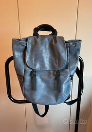 Borsa zaino donna azzurro avio in finta pelle.