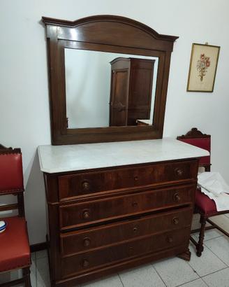 Comò con cassetti