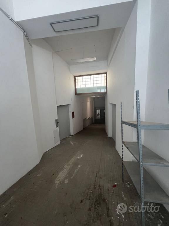 Immobile di 450 m² con più di 5 locali a Roma - Vista 3