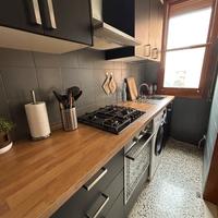 Cucina e tavolo da pranzo con sedie Ikea