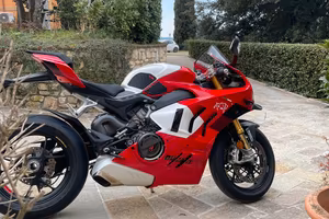 Panigale V4R