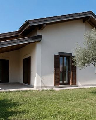 Villa indipendente con giardino privato settimo