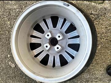 Un Cerchio lega 16  nuovo+ 1 Pneumatico 205 55 16