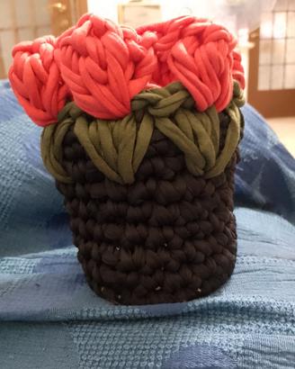 cestino con tulipanii.  