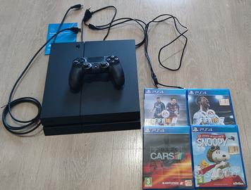 PS4 con 4 giochi originali e DualShock 4