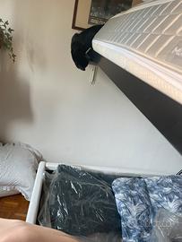 Letto una piazza e mezzo bianco . Testata imbottit