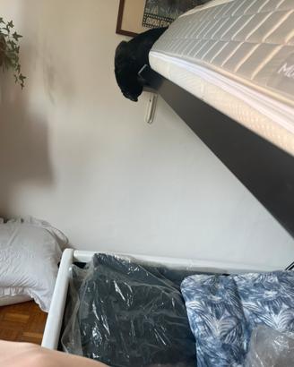 Letto una piazza e mezzo bianco . Testata imbottit
