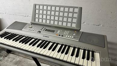 Tastiera Yamaha PSR - E303