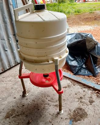 abbeveratoio e mangiatoia 