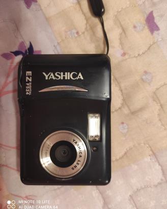 Yashica F524