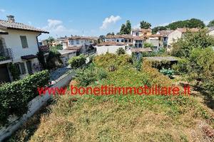 Casa centro paese con ampio giardino