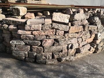 Pietra calcarea vecchia squadrata