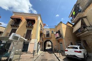 3 LOCALI A NAPOLI