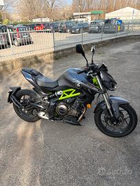 Moto QJMotor SRK 400