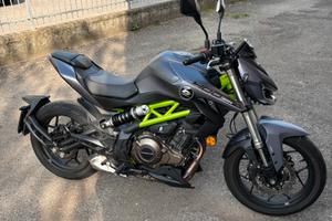 Moto QJMotor SRK 400