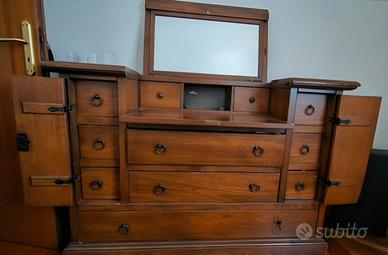 Mobile in legno massello stile arte povera