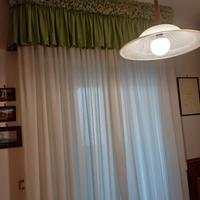 Tenda bianca con mantovana verde