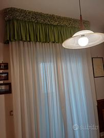 Tenda bianca con mantovana verde