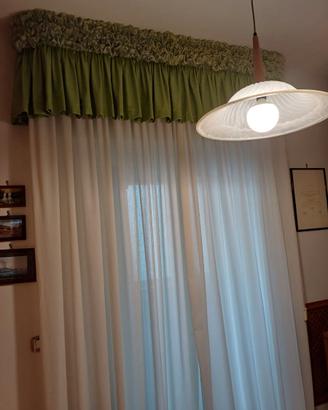 Tenda bianca con mantovana verde