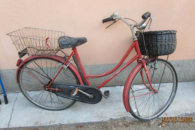 Bicicletta da donna rossa mod. Ambra dello storico