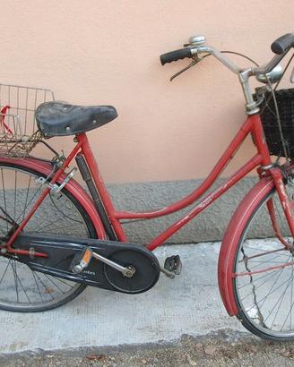Bicicletta da donna rossa mod. Ambra dello storico