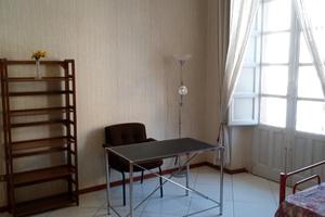 Stanza singola grande e luminosa