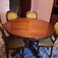 Tavolo classico,con sedie.