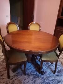 Tavolo classico,con sedie.