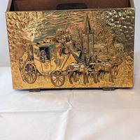 Porta riviste lavorazione in rilievo.