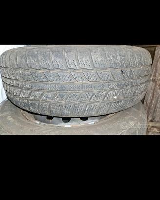 4 gomme nuove con cerchi x Yaris

185/60 R15