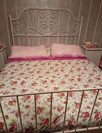 Letto in ferro ikea e comodini