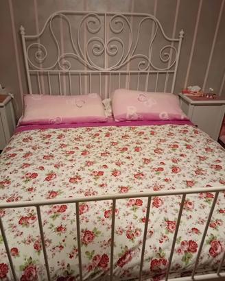 Letto in ferro ikea e comodini