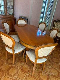 Tavolo con sedie piu credenza salone