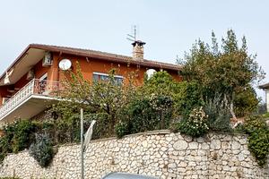 Appartamento in villa 500 euro con ampio giardino