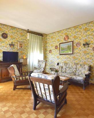Appartamento di 140 m² con 5 locali e box auto a B