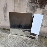 Specchio da bagno con mobiletto