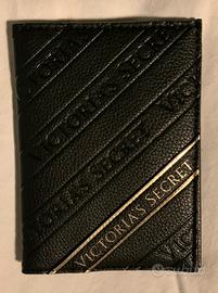 Porta passaporto Victoria’s Secret