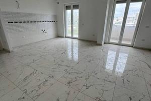 Appartamento di 110 m² con 3 locali e box auto a S
