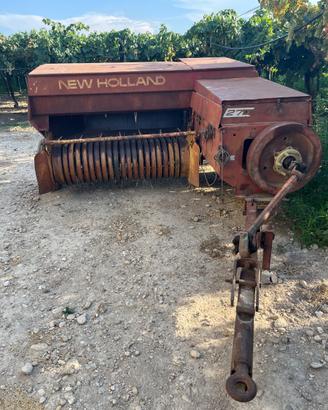 Imballatrice New Holland 270