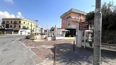4 LOCALI A POZZUOLI