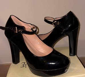 Tacco nero lucido con plateau