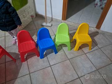 Tavolo per bambini con sedie