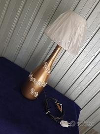 Lampada in botilie di vetro  .