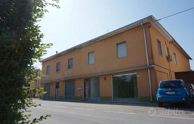 Ufficio/ mostra/ magazzino