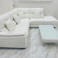 Divano in pelle angolare 2,30 m per 1,70 m