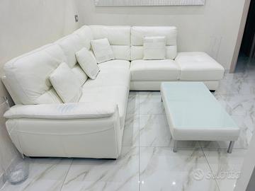 Divano in pelle angolare 2,30 m per 1,70 m